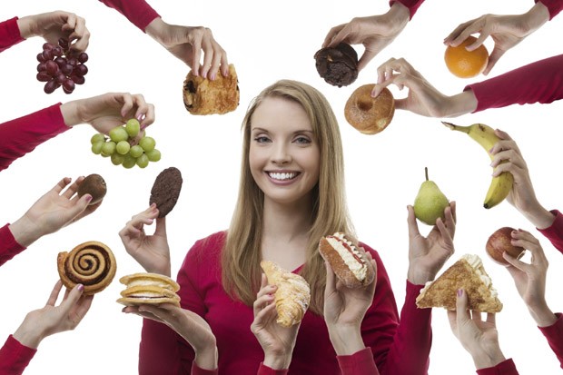 Fazer a refeição com os olhos cobertos diminui a ingestão de alimentos (Foto: Thinkstock)