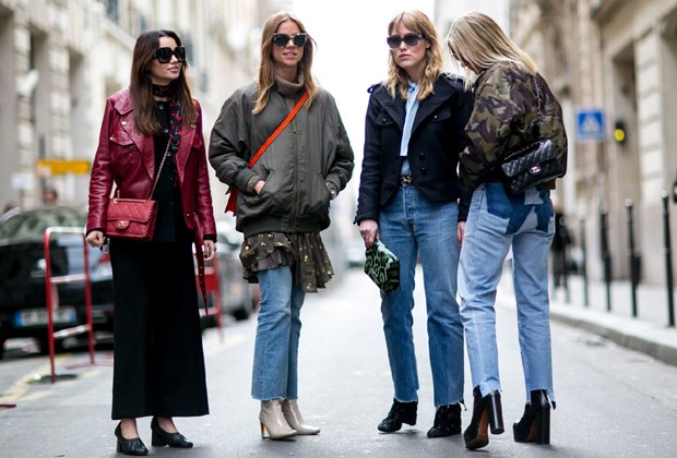 Fashionistas de "mom jeans" nas ruas de Paris (Foto: Imaxtree)
