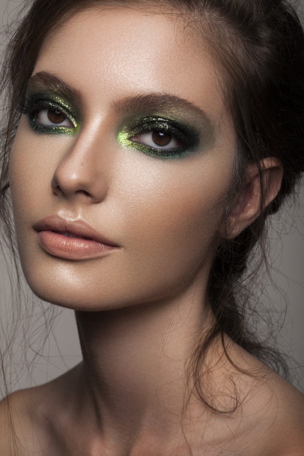 Verde greenery: Como usar a cor do ano na maquiagem (Foto: Andrea Dematte)