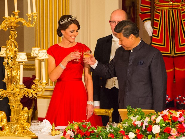 Kate Middleton usando a mesma tiara no gala do ano passado (Foto: Getty Images)