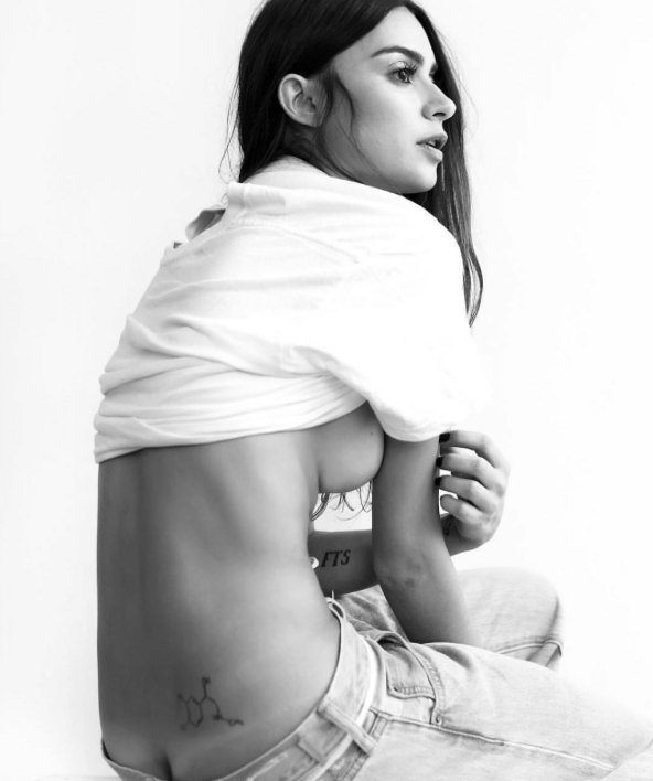 Thaila Ayala sensualiza no Instagram (Foto: Reprodução/Instagram)