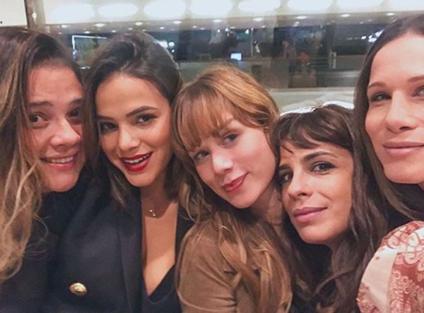 Bruna Marquezine, Mariana Ximenes e Maria Ribeiro entre amigas (Foto: Reprodução/Instagram)