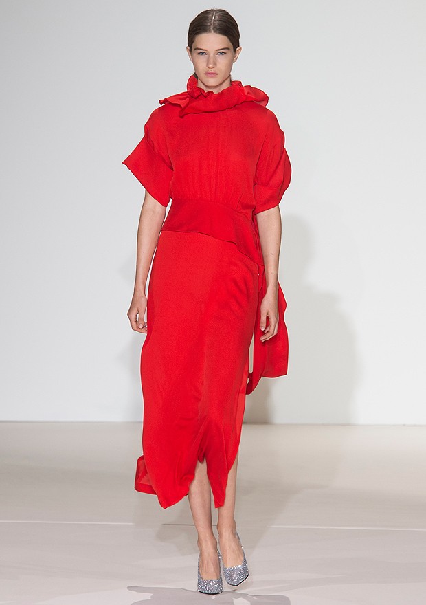 Vestido vermelho de Victoria Beckham (Foto: ImaxTree/ Divulgação)