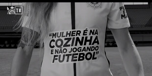Uma das camisas do Corinthians feminino para lançar a campanha #CaleOPreconceito (Foto: Reprodução)