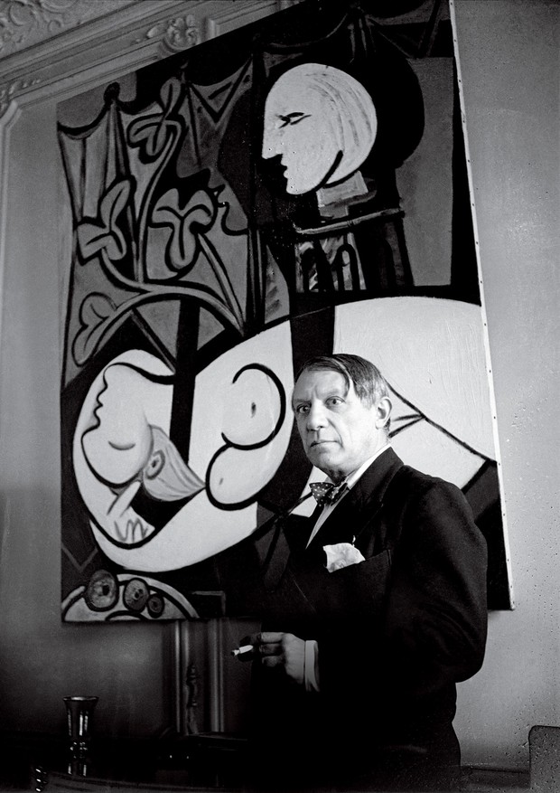 Picasso, em 1933, com sua obra Nu, Folhas Verdes e Busto, clicado por Cecil Beaton. (Foto: © Succession Picasso/Dacs London, 2018, © The Cecil Beaton Studio Archive At Sotheby’s e © Archives Maya Widmaier-Ruiz-Picasso)