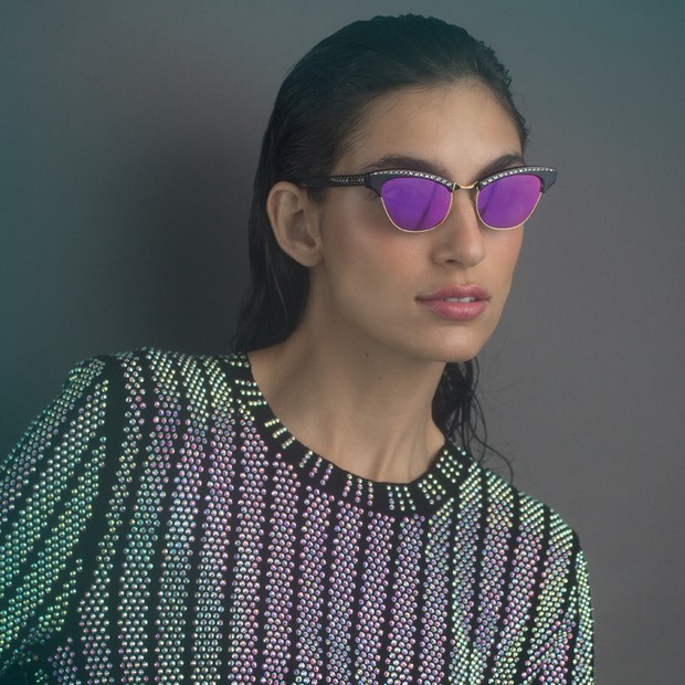 Blusa, R$ 13.880, Gucci; óculos, R$ 2.300, Gucci na GO Eyewear (Foto: Tauana Sofia)