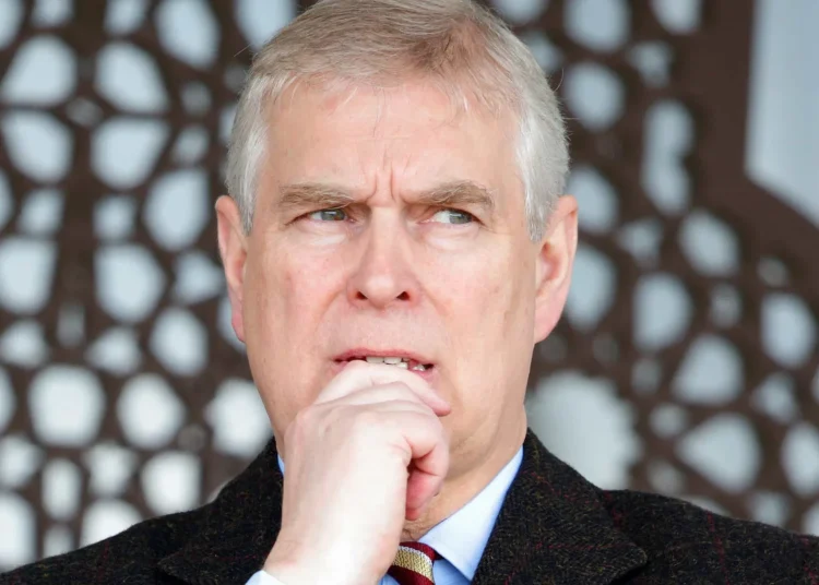 Príncipe Andrew é pressionado a abandonar mansão em Windsor