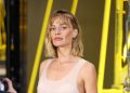 Margot Robbie muda o visual e aparece com novo corte em Paris; veja