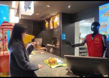 McDonald’s testa robôs humanoides para atender clientes na China